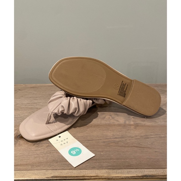 **FINAL PRICE**  Women’s ‘a new day’ sandals - Picture 3 of 6